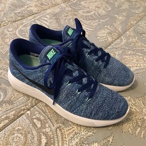 EUC Nike LunarEpic Low  Flyknit Blue Star Sneakers Women’s Sz 8